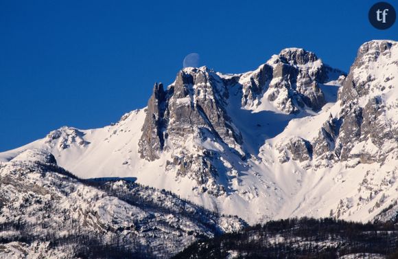 Un pisteur interpellé pour avoir aidé une migrante sur le point d'accoucher en montagne