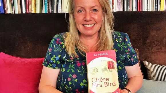 "Chère Mrs Bird" : une ode à l'amitié et au courage des femmes à la sauce british