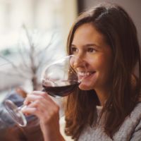 Les femmes sont bien meilleures en dégustation de vins que les hommes