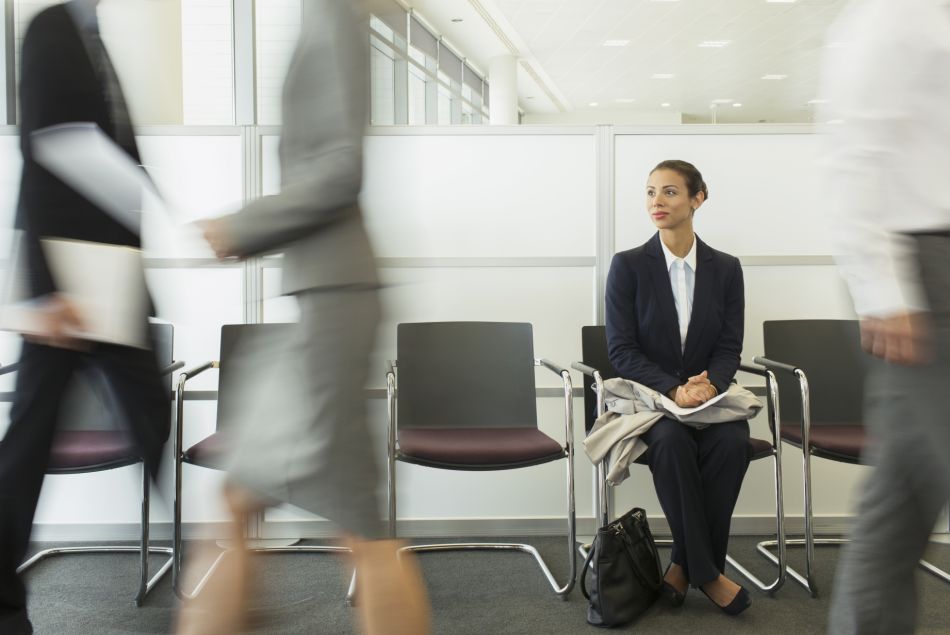Discrimination à l'embauche : 29% des femmes retireraient leur alliance pour un entretien