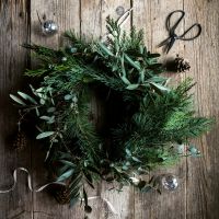 Comment faire une couronne de Noël en feuillage ?