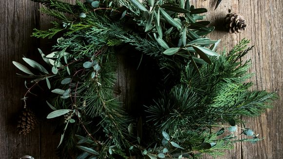 Comment faire une couronne de Noël en feuillage ?