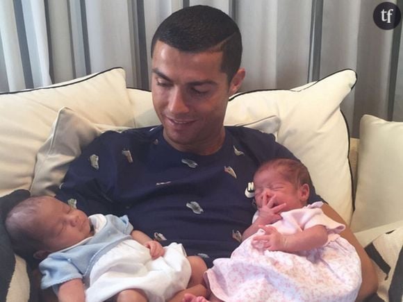 Cristiano Ronaldo avec ses jumeaux Mateo et Eva