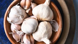 Cette gynécologue alerte contre les dangers de l'ail dans le vagin (sérieusement)