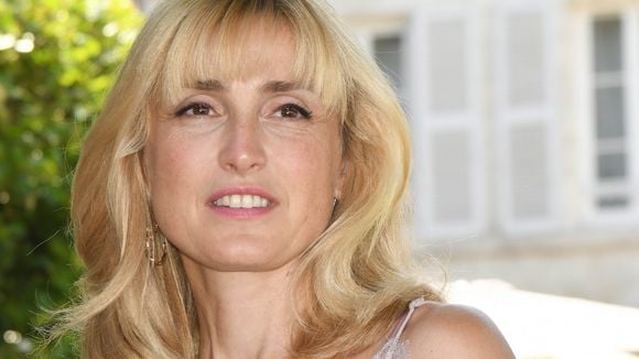 Julie Gayet soutient Brigitte Macron après le commentaire sexiste de Jair Bolsonaro