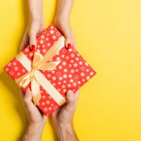 Cette astuce ultra-simple pour emballer vos cadeaux va changer votre vie