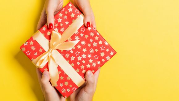 Cette astuce ultra-simple pour emballer vos cadeaux va changer votre vie