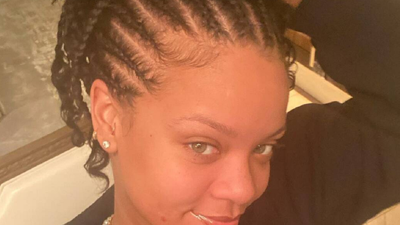 Rihanna donne le ton avec ce selfie sans maquillage