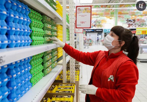 Salariée d'un supermarché pendant l'épidémie de coronavirus