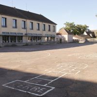 Cette école remplace le bitume de la cour de récré par des espaces verts et dégenrés