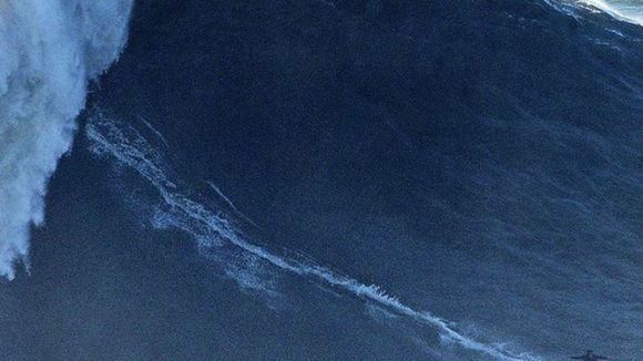 Justine Dupont et Maya Gabeira se disputent la plus grosse vague surfée par une femme