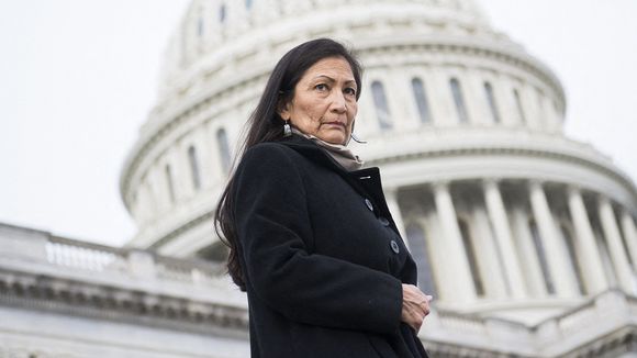 Deb Haaland deviendra la première Amérindienne ministre aux Etats-Unis