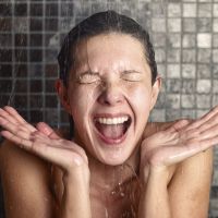 Mais pourquoi tout le monde se met à la douche froide ?