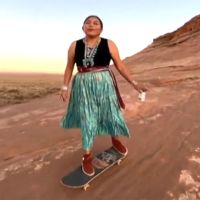Naiomi Glasses, la skateuse Navajo qui hypnotise TikTok