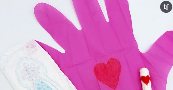 Ces deux "inventeurs" ont créé des gants roses pour enlever des tampons (et on hallucine)