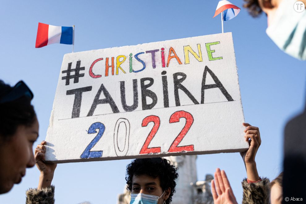  Un panneau &quot;Christiane Taubira 2022&quot; pendant une manifestation contre l&#039;article 24 le 28 novembre 2020 