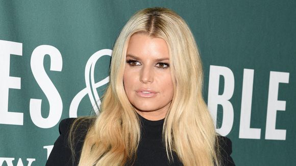 "Ma bataille interne" : Jessica Simpson brise le tabou de l'alcoolisme au féminin