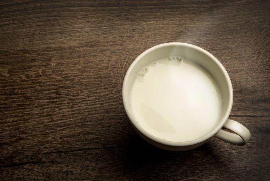 Le lait chaud aide-t-il vraiment à mieux dormir ?
