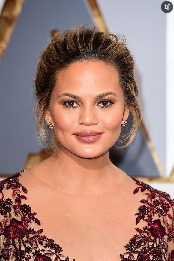 Chrissy Teigen "mom-shamée" pour une photo prise dans son bain avec ses enfants