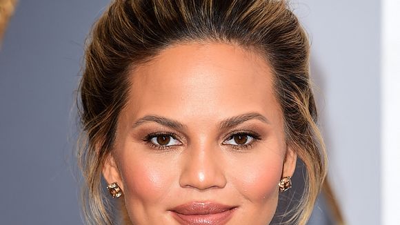 Chrissy Teigen "mom-shamée" pour une photo prise dans son bain avec ses enfants