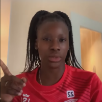 La footballeuse Magou Doucouré dénonce les insultes sexistes et racistes sur le terrain