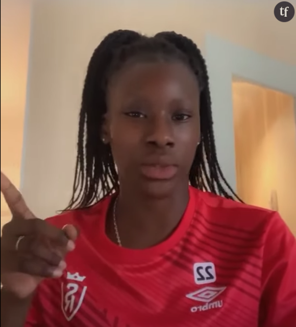 La footballeuse Magou Doucouré dénonce les insultes sexistes et racistes sur le terrain