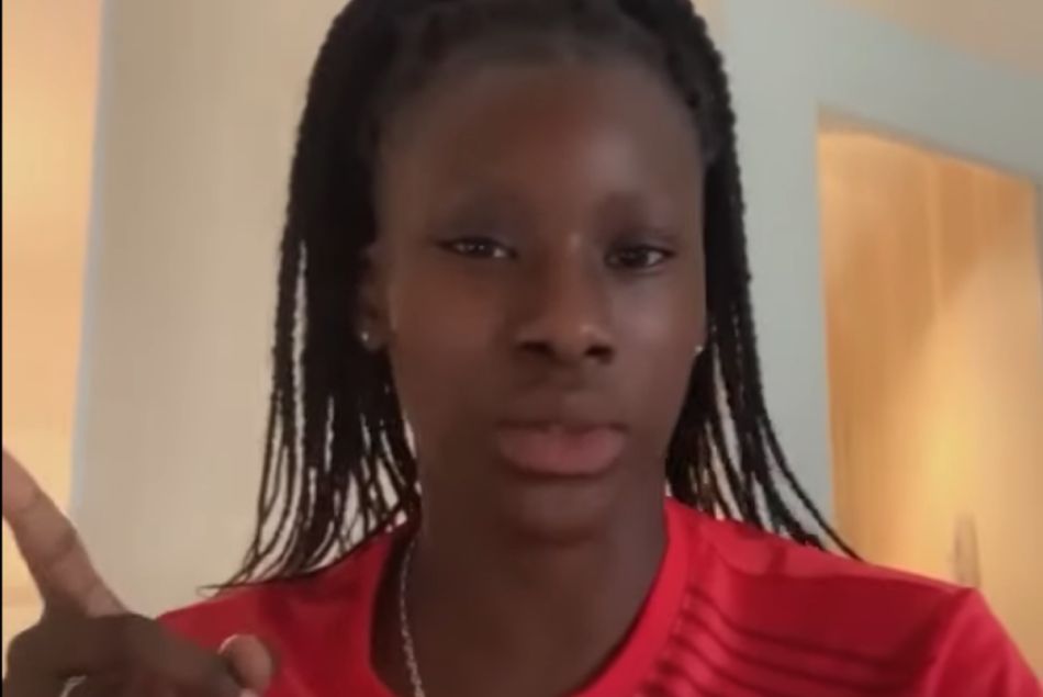 La footballeuse Magou Doucouré dénonce les insultes sexistes et racistes sur le terrain