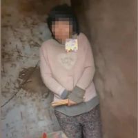 La vidéo glaçante d'une femme enchaînée à un mur indigne la Chine