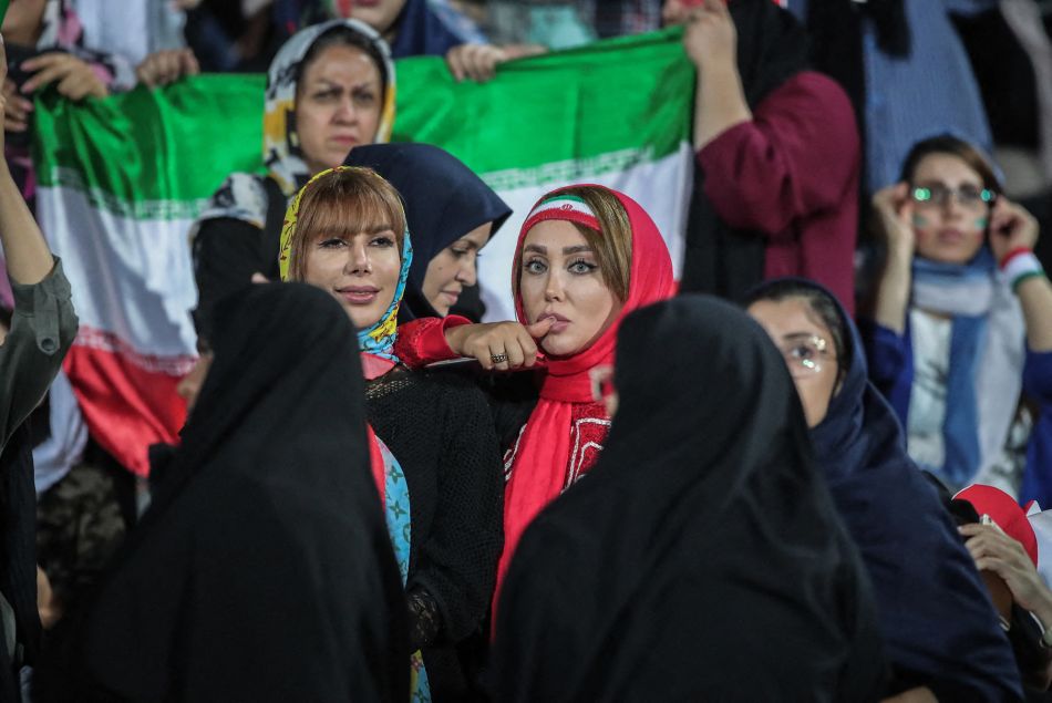 Des Iraniennes assistent à un match de foot à Téhéran, en octobre 2019.