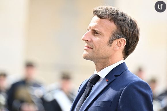 Emmanuel Macron lors de l'hommage à Michel Bouquet aux Invalides le 27 avril 2022