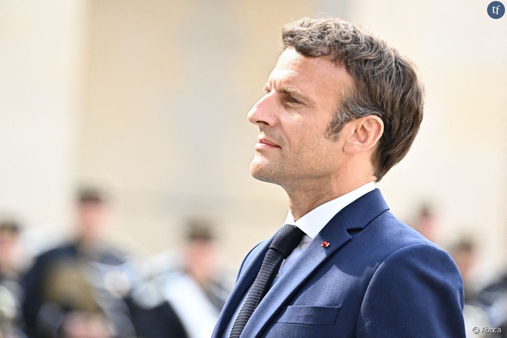 Emmanuel Macron lors de l&#039;hommage à Michel Bouquet aux Invalides le 27 avril 2022