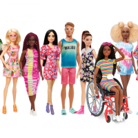 Barbie dévoile ses premières poupées avec des prothèses auditives et atteinte de vitiligo