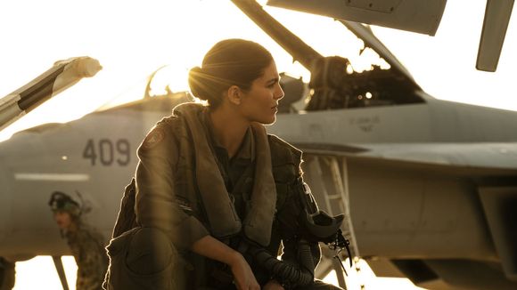 Monica Barbaro, la révélation badass de "Top Gun 2" qui dézingue les stéréotypes