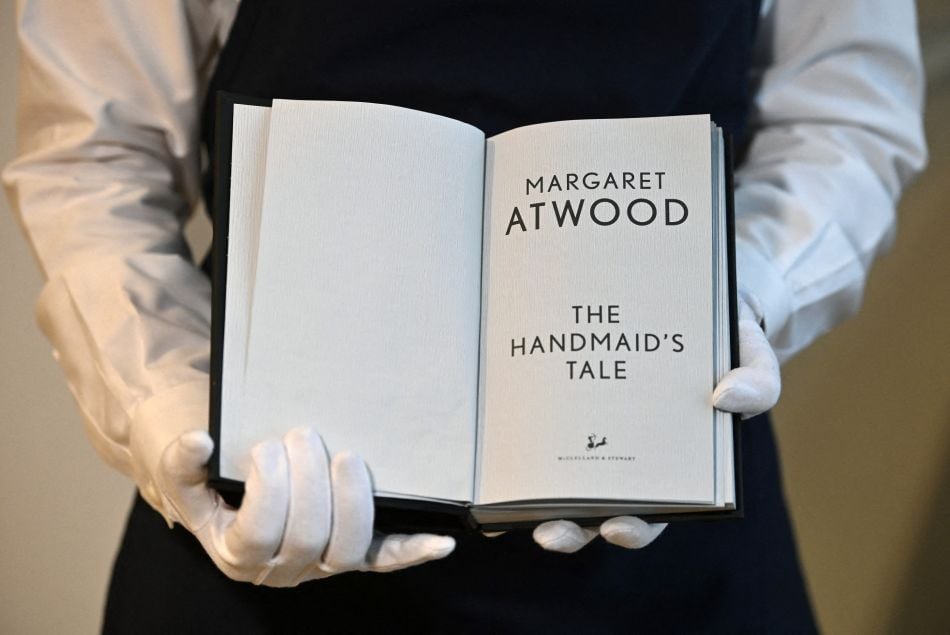 La version "imbrûlable" de "The Handmaid's Tale" présentée à Sotheby's à New York le 3 juin 2022