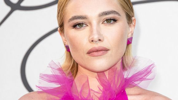 Florence Pugh tacle les commentaires sexistes sur ses "petits seins"