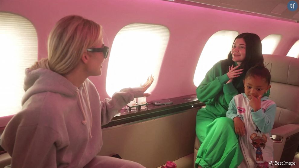  Kylie Jenner dans un jet dans le série &quot;The Kardashians&quot;. 