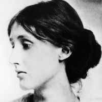 Une statue grandeur nature de Virginia Woolf fait sensation en Angleterre
