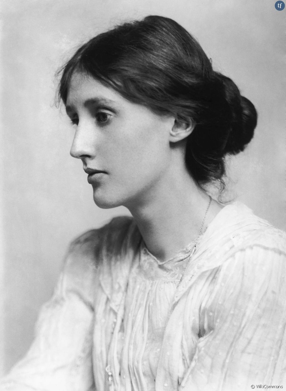 Ce monument symbolique est le fruit d&#039;une campagne de financement de cinq ans. Woolf y est représentée en train de sourire, ce qui contraste avec les habituels portraits de l&#039;artiste.