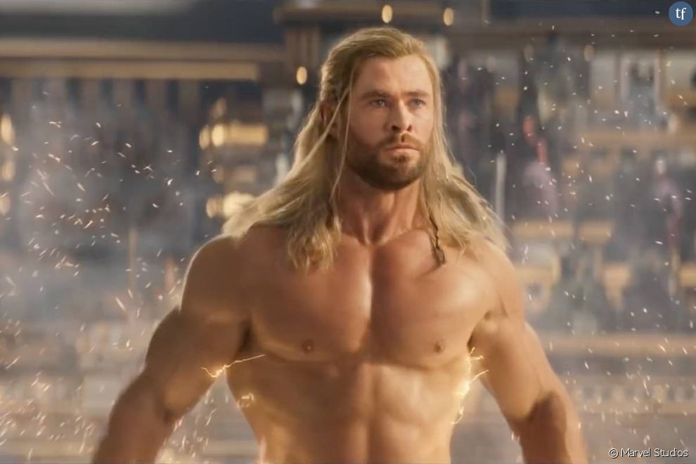 Chris Hemsworth torse nu dans &quot;Thor : Love And Thunder&quot;