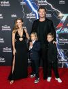  Chris Hemsworth et sa femme Elsa Pataky avec leurs enfants Tristan et Sasha à la première du film "Thor: Love and Thunder" à Syndey, le 27 juin 2022. 