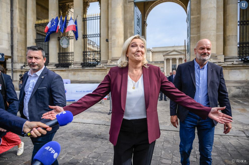 Marine Le Pen, présidente du groupe du Rassemblement national à l&#039;Assemblée nationale, a déposé un amendement sur l&#039;IVG, afin d&#039;intégrer ce droit à la Constitution.