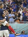 Sur Twitter, le "câlin" entre Kylian Mbappé et Olivier Giroud suite au but de Giroud face à la Pologne lors du 8e de finale de la Coupe du monde de football a fait réagir.