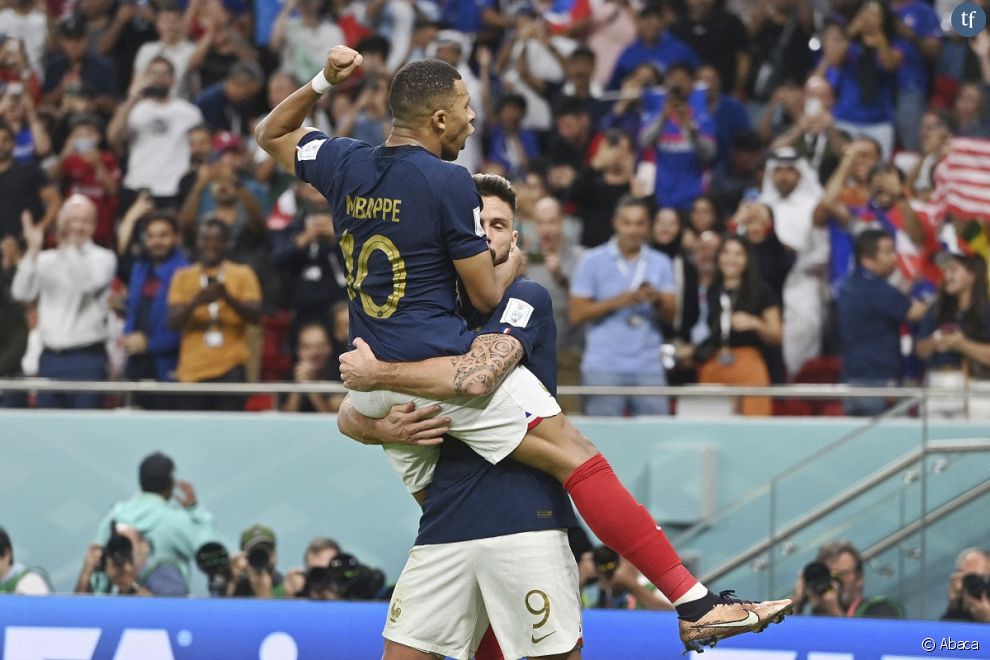 Sur Twitter, le &quot;câlin&quot; entre Kylian Mbappé et Olivier Giroud suite au but de Giroud face à la Pologne lors du 8e de finale de la Coupe du monde de football a fait réagir.