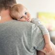 Or selon une nouvelle étude menée par l'Institut national de la santé et de la recherche médicale (Inserm) prenant en compte les données de plus de 10 000 couples hétérosexuels, le congé paternité réduirait les risques de dépression.