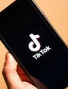 TikTok fait encore couler de l'encre avec son nouveau filtre, "Bold glamour". Un ajout polémique pour des raisons légitimes.