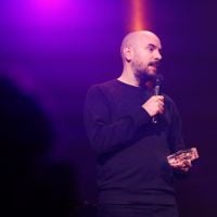 A ne pas louper : Kyan Khojandi s'invite au premier spectacle de stand-up dédié à la lutte contre le VIH/sida