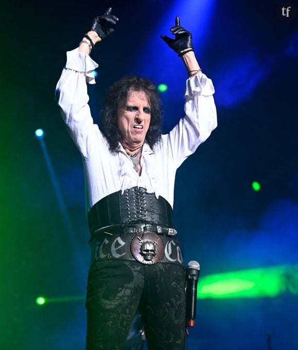 Santana, Alice Cooper, Kiss : pourquoi les dinosaures du rock sont-ils transphobes ? 
BGUK_2682139 - Manchester, UNITED KINGDOM - Alice Cooper and Johnny Depp supergroup Hollywood Vampires perform live in concert at The AO Arena in Manchester Pictured: Hollywood Vampires