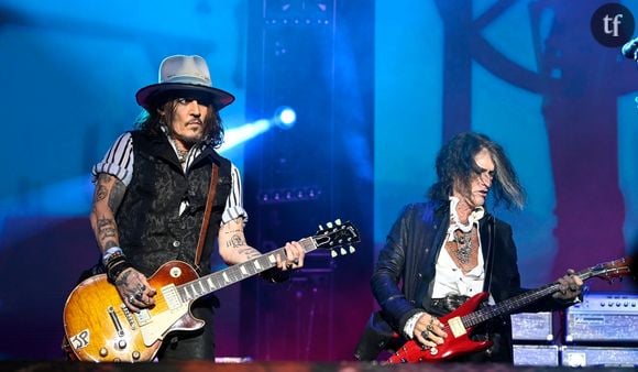 L'espace d'une semaine, deux dinosaures du rock ont défrayé la chronique : Alice Cooper et Carlos Santana. Leur point commun ? Un mépris évident des personnes trans. On récapitule. 
BGUK_2682139 - Manchester, UNITED KINGDOM - Alice Cooper and Johnny Depp supergroup Hollywood Vampires perform live in concert at The AO Arena in Manchester Pictured: Hollywood Vampires