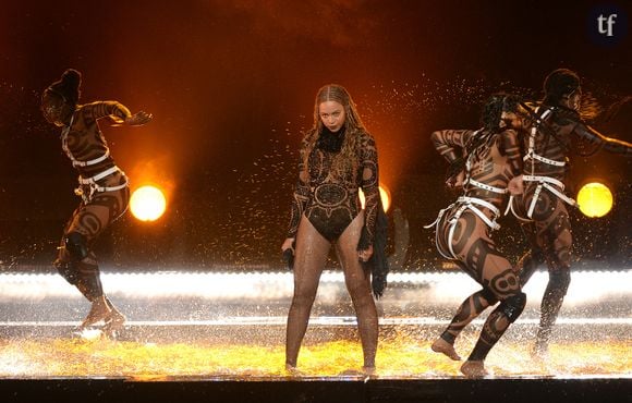 Beyoncé se produit lors des BET Awards 2016 au Microsoft Theatre le 26 juin 2016, à Los Angeles, CA, USA.