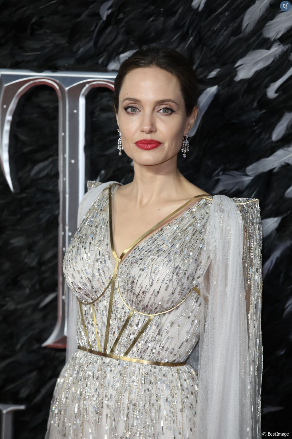 Angelina Jolie lors de la première du film &quot;Maléfique : Le Pouvoir du mal&quot; à l&#039;Imax Odeon de Londres le 9 octobre 2019.   